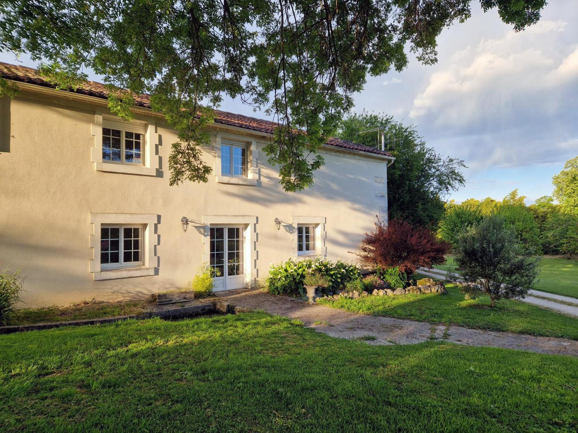 Vila La Source, Location Saisonniere Proche Cognac Exteriér fotografie
